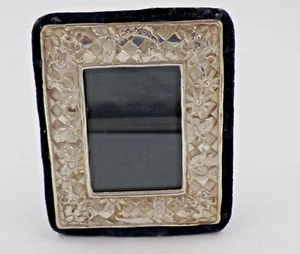 Marco de fotos plateado vintage tipo caballete de terciopelo rectangular 10,5 cm x 8,5 cm - Imagen 1 de 7