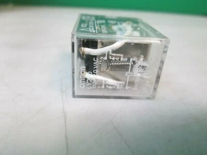 Relé Omron LY2-0 10A 8 pines 110/120 VCA NUEVO - Imagen 1 de 6