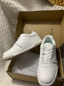 NIB 🌺 Nae Vegan Leather Dara White Sport sneakers low-top lace-up Women’s Sz 9 - Picture 1 of 16