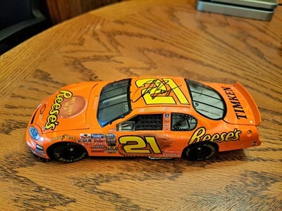 💥RARE* Clint Bowyer Autographed #21 Reese’s 2004 1/24 Nascar Diecast💥 - Image 1 of 4