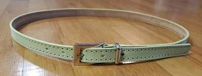 Cinturón de cuero fino vintage Talbots talla 1X verde claro perforado texturizado Italia Foto 1 de 4