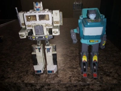 VINTAGE 1986 T TRANSFORMERS G1 AUTOBOT KUP & DAMAGED ULTRA MAGNUS (CAB ONLY)  - Image 1 of 4