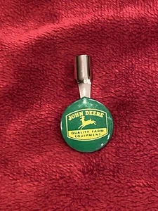 John Deere Bleistiftclip, vierbeinig 1950-1956 Logo-Design, Reproduktion. - Bild 1 von 3
