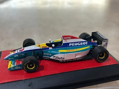 Minichamps F1 1:43 Jordan Peugeot EJR 195 1995 in showcase red leather finished - Image 1 of 4