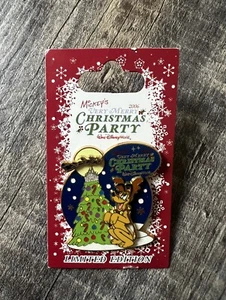 DISNEY WDW MICKEY'S VERY MERRY CHRISTMAS PARTY 2006 PLUTO PIN ON CARD LE 2000 - Picture 1 of 1