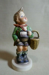 Figura vintage de niño Goebel Hummel Village #52 2/0 TMK 4 - Imagen 1 de 5