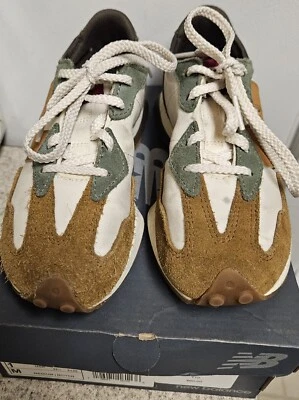 Zapatos New Balance para niños talla 1 Foto 1 de 4