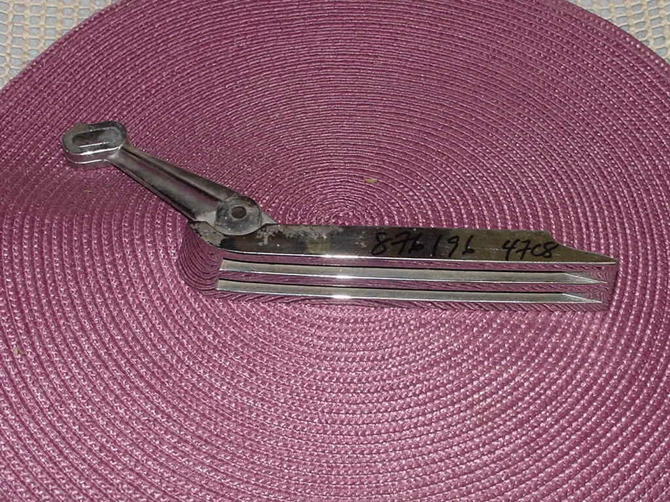 Chrysler 1940 capó mango de liberación nuevo MoPar #876196 LH New Yorker Windsor Royal Foto 1 de 1