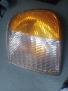 Lámpara de estacionamiento 1997-2003 F150 F250 señal de giro lente lado del conductor OEM F75X-13B221-A - Imagen 1 de 3