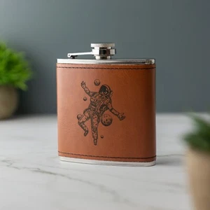 Juego de caja de regalo de frasco de cadera de cuero para astronauta 6 oz grabado con láser regalo - Imagen 1 de 7