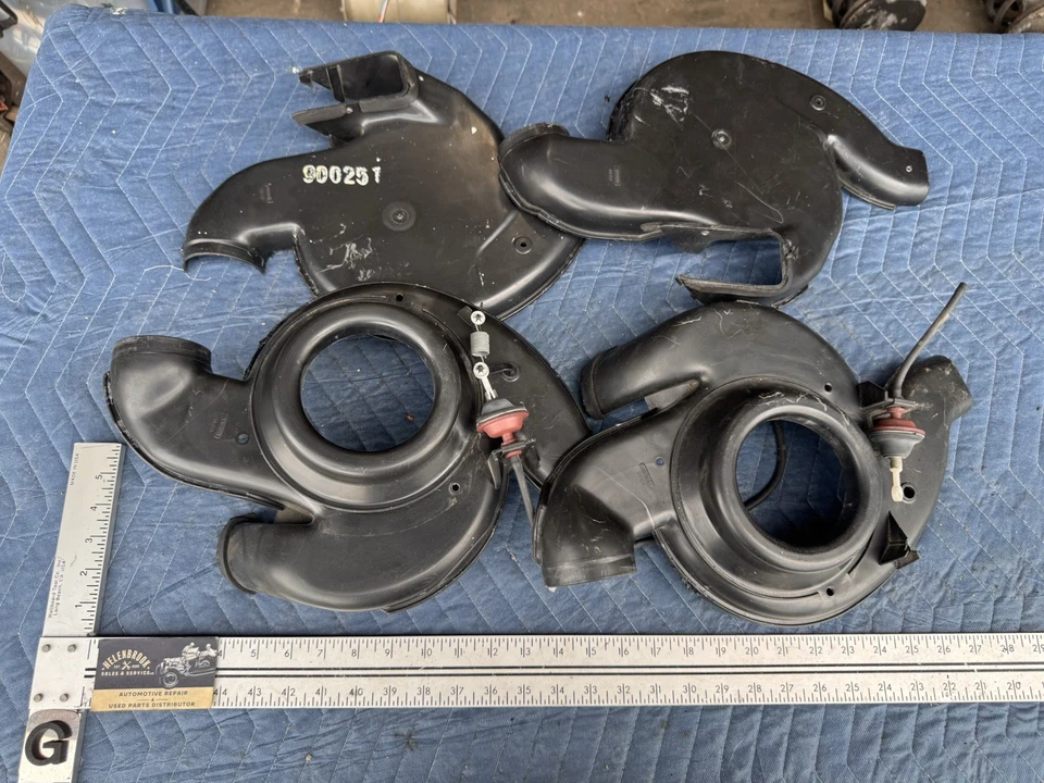 Volvo 240 244 245 1986-1993 calentador soplador motor caja cubiertas laterales piezas OEM #4922E Foto 1 de 4