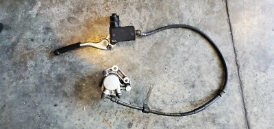 Conjunto completo sistema frenos Suzuki GZ250 en buen estado Foto 1 de 4