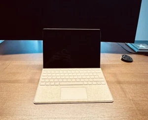Microsoft Surface Pro + Tastatur | Copilot+ PC | 13” OLED| Snapdragon X Elite - Bild 1 von 5