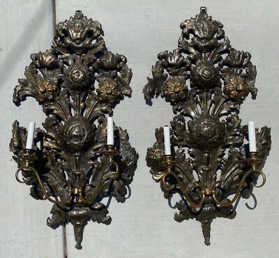 Par de apliques de pared estilo rococó de bronce con candelabros Foto 1 de 4