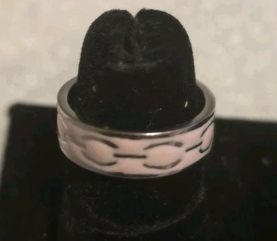 Anillo Banda Tono Plata Esmalte Rosa Acero Inoxidable Firmado Picos - Talla 5 1/2" Foto 1 de 4