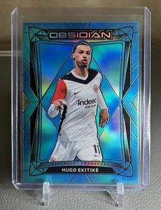 2024-25 PANINI CALCIO OSSIDIANA HUGO EKITIKE INCISIONE ELETTRICA NEON BLUE FLOOD /15 #5 - Foto 1 di 2