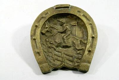  CENDRIER OU VIDE-POCHE  ANCIEN en bronze, décor jockey et cheval à l'obstacle - Photo 1/3