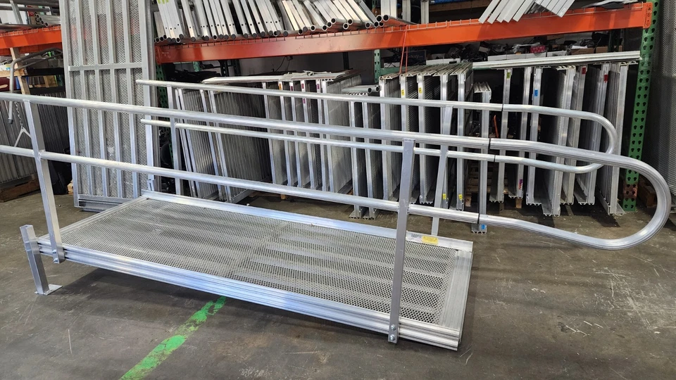 Rampa de acesso modular de alumínio para deficientes comercial residencial instalação - Imagem 1 de 4