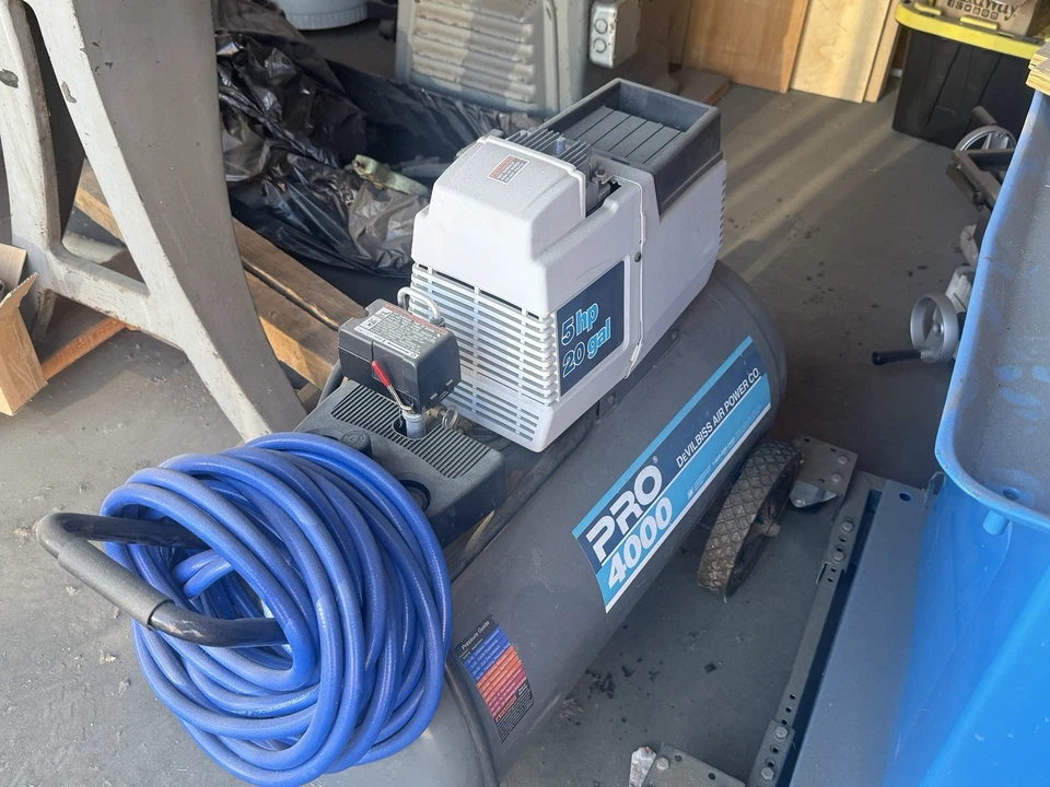 Compresor de aire DeVilbiss Pro 4000 5hp 20 gal Foto 1 de 4