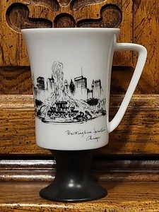 SEYEI FINE CHINA Pedestal Mug of Chicago Buckingham Fountain Black White - Imagen 1 de 6