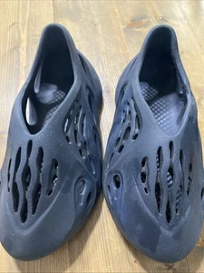 Adidas Yeezy Foam Runner in the "Onyx Size 6 - Picture 1 of 5