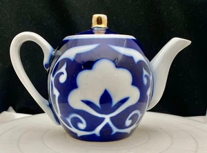 BEAUTIFUL VTG UZBEK TRADITIONAL KITCHENWARE PORCELAIN BLUE/WHITE TEA POT c1975 g - Picture 1 of 11