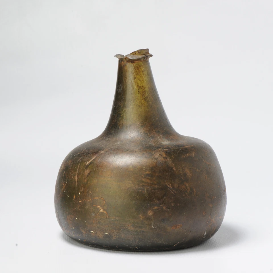 Antigua botella de vino holandesa de vidrio iridiscente del siglo XVII/XVIII Kattenkop excavada Foto 1 de 1