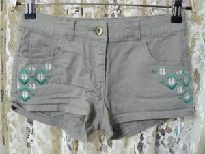 + H&M WOMEN SIZE 2 (25x1.5) BROWN SHORTS-LOW RISE-STRETCH-EMBROIDERED - Picture 1 of 6