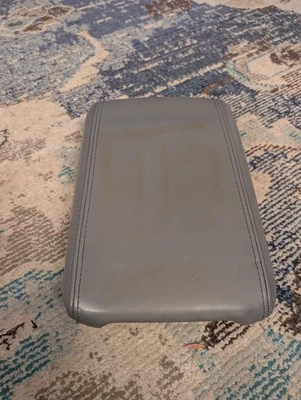 07-17 Traverse Acadia Enclave Outlook Center Console Lid Arm Rest Normal Gray  - Image 1 of 4