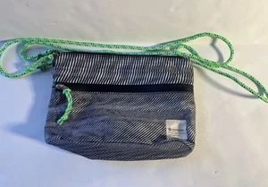 Lululemon Festival Zip crossbody bag with green straps three pockets EUC - Picture 1 of 6