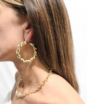 Pendientes de aro retorcidos gruesos de oro pequeño XP de 9 quilates aros aplanados de 50 mm Foto 1 de 4