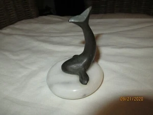 VintagSmall Bronze Whale With Tail Flipped Up On a Marble/Granite Stand - Picture 1 of 5
