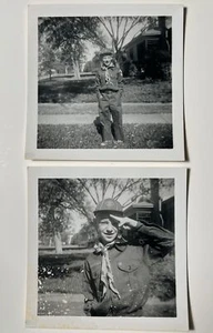 Lote de Dos 1957 CUB SCOUTS Foto De Colección Niño en Uniforme Bolo Panelero Sombrero - Imagen 1 de 15