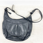Vintage Ręcznie robiona czarna skórzana zamszowa torba na ramię Hobo Frędzle Kieszeń Datowana 1996