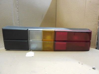 Luz trasera pasajero derecho Ford Escort 10981-1985 E1EB-13440 Foto 1 de 4