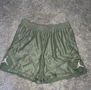 Jordan Sport Diamond Shorts Women Green - Picture 1 of 4