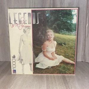 Marilyn Monroe Puzzle LEGENDS 1000 Teile Marilyn Monroe sitzt unter Baum - Bild 1 von 10
