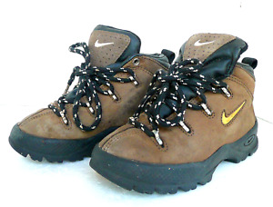 CHILDREN KIDS NIKE ACG LOW CUT BOOTS LACE UP SIZE 11C USA LOOKS LIKE LEATHER