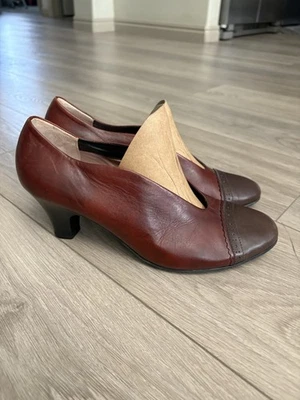BeautiFeel Nicole Gorgeous two tone brown leather pumps with low heel  EU 40 - Image 1 of 4