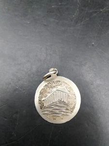 Vintage 900 Silver Pendant Depicting A Building Perhaps Greek - Picture 1 of 4