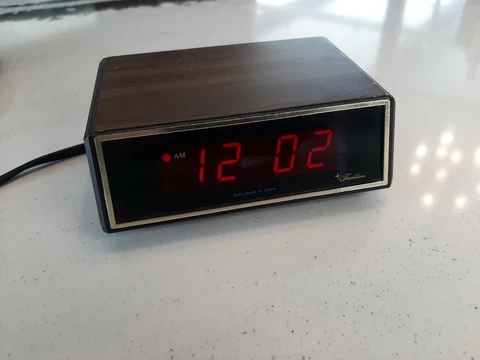 Vintage Sears Tradition Alarm Clock woodgrain Model #: 47114a - Tested + Works! Cover