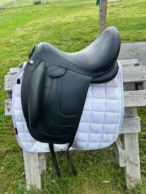 Sillín de doma Devoucoux 18 pulgadas Makila Harmony S 2022  Foto 1 de 4