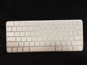 GEBRAUCHTES Apple A2450 Magic Keyboard Silber - US Englisch - Bild 1 von 7