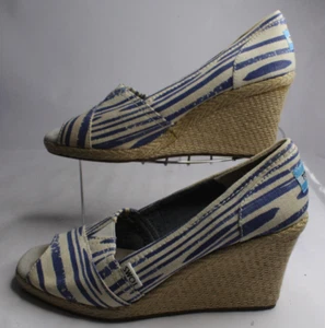 Scarpe sandali con zeppa comodi TOMS donna taglia 8,5 blu marrone punta aperta - Foto 1 di 9