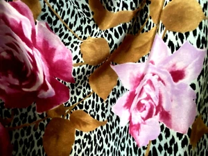 FOULARD carré en SOIE SILK SCARF Magnifique Motif ROSE félin Gris 84 x 86cm ! - Imagen 1 de 10