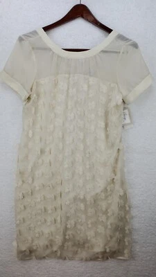 Vestido BEIGE BY ECI Marfil Floral Talla 10 Manga Corta Cóctel Cambio Nuevo con Etiquetas DEFECTUOSO Foto 1 de 4