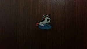 Enamel Pin - Unicorn on Blue Cloud - Unbranded - Picture 1 of 2
