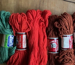 Tante Lydias schweres Teppichgarn 227 rost, 120 rot & Mäntel Clark grün Posten - Bild 1 von 1