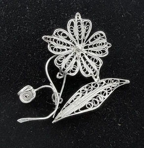 Silver Coloured Flower & Leaf Filigree Brooch Design 4.5cm Length x 4cm Width - Picture 1 of 9
