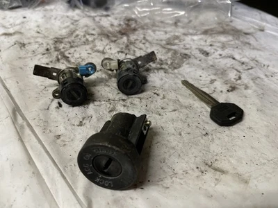 1990-1994 Plymouth Laser ignition cylinder 1 key 2 door  lock L1 - Image 1 of 4